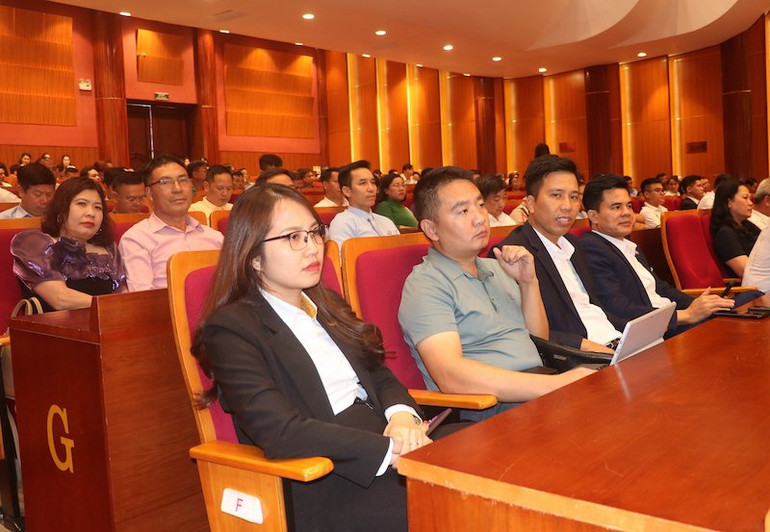 Đại diện các doanh nghiệp, doanh nhân tại buổi gặp mặt.