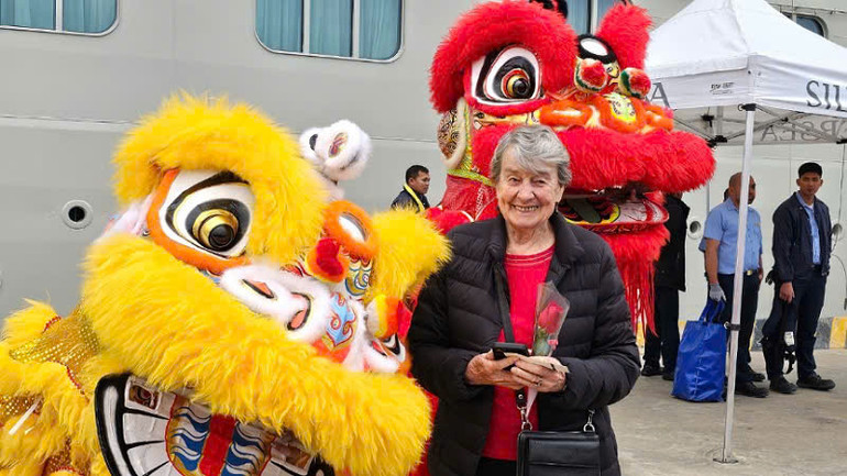 Nhiều du khách vui mừng được "xông đất" Hạ Long trong dịp Tết cổ truyền và cảm nhận được sự mến khách của người dân Quảng Ninh.