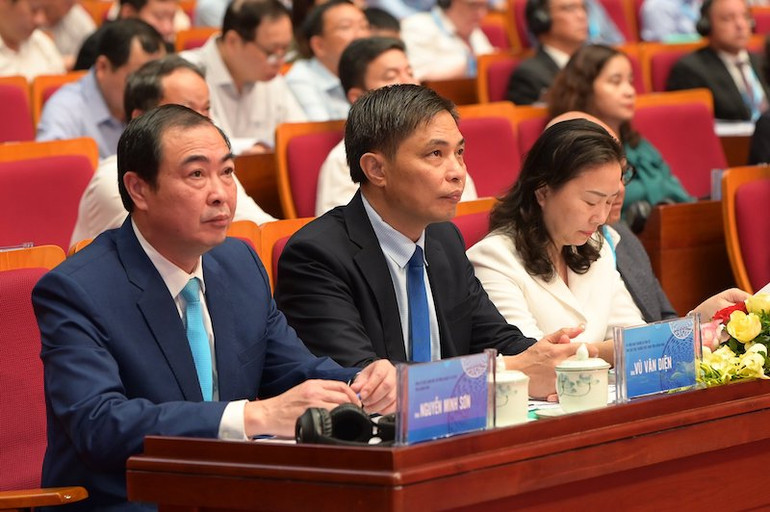 Các đại biểu tham dự hội nghị.