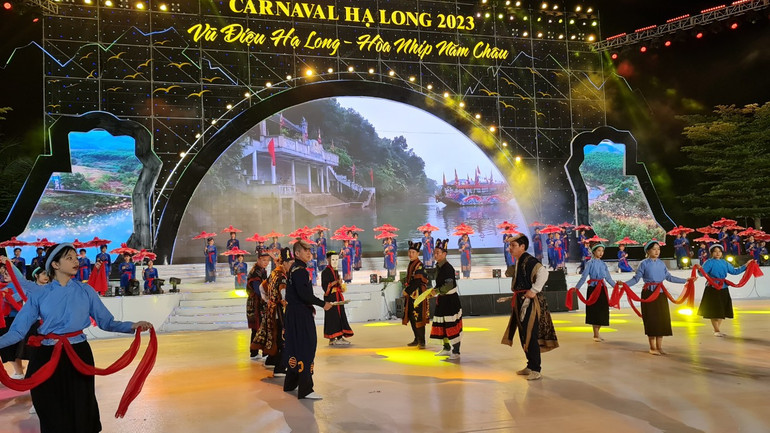 Sắc màu văn hóa dân tộc tại Lễ hội Carnaval Hạ Long 2023.