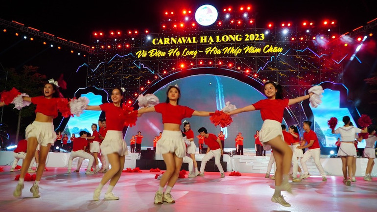 Chương trình nghệ thuật tại lễ khai mạc Carnaval Hạ Long 2023.