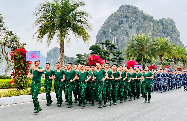 Lực lượng vũ trang của tỉnh tham gia Ngày chạy Olympic vì sức khoẻ toàn dân.