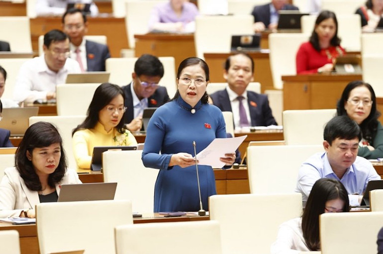 Bà Đỗ Thị Lan, Đại biểu Quốc hội tỉnh Quảng Ninh phát biểu thảo luận tại kỳ họp thứ 4, Quốc hội Khoá XV.