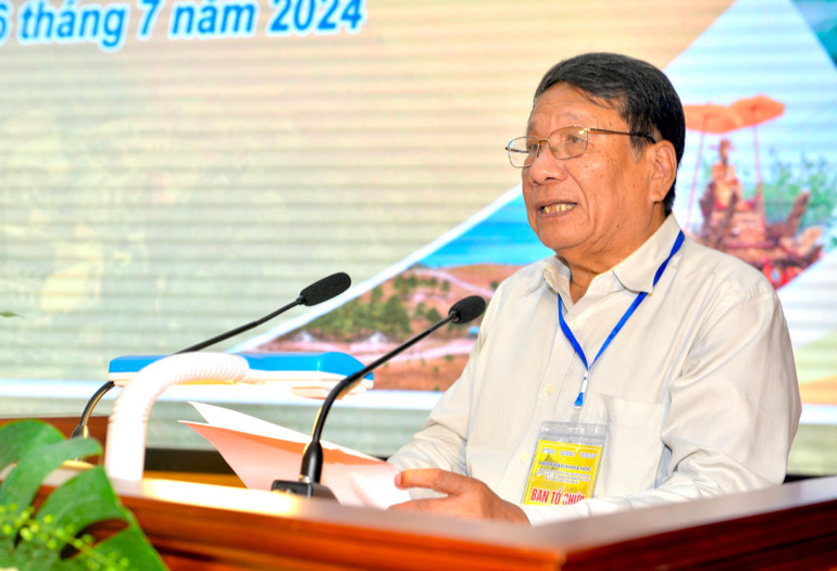 PGS, TS Đặng Văn Bài, Phó Chủ tịch Hội đồng Di sản văn hóa quốc gia phát biểu tại hội thảo.