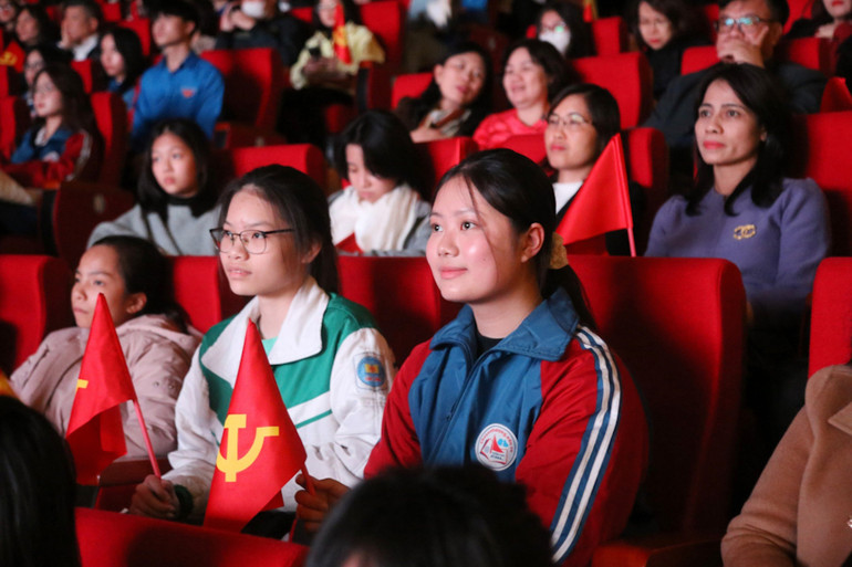 Các đoàn viên, thanh niên trẻ ưu tú tại lễ phát động. Các đoàn viên, thanh niên trẻ ưu tú tại lễ phát động.