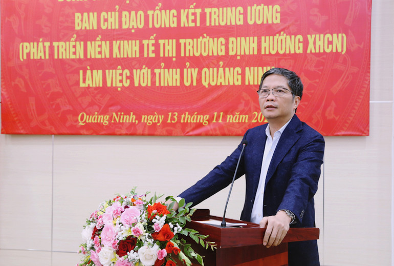 Đồng chí Trần Tuấn Anh, Ủy viên Bộ Chính trị, Trưởng Ban kinh tế Trung ương phát biểu tại buổi làm việc với Tỉnh ủy Quảng Ninh.