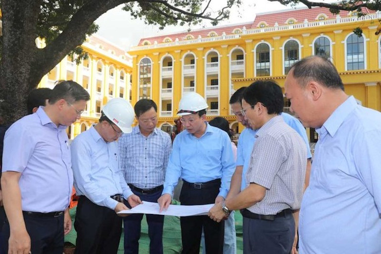 Lãnh đạo tỉnh Quảng Ninh cùng các ban, ngành và thành phố Cẩm phả kiểm tra tiến độ của dự án mở rộng, xây mới Trường trung học phổ thông Cẩm Phả.