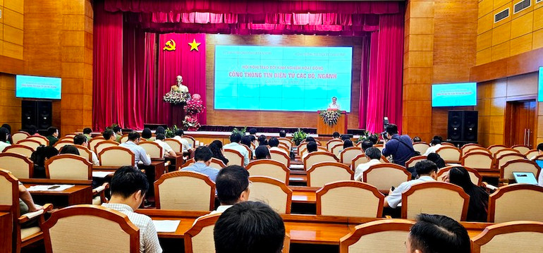 Toàn cảnh hội nghị.