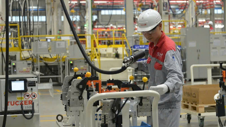 Dây chuyền sản xuất tại Nhà máy ô-tô Thành Công Việt Hưng. Dây chuyền sản xuất tại Nhà máy ô-tô Thành Công Việt Hưng.