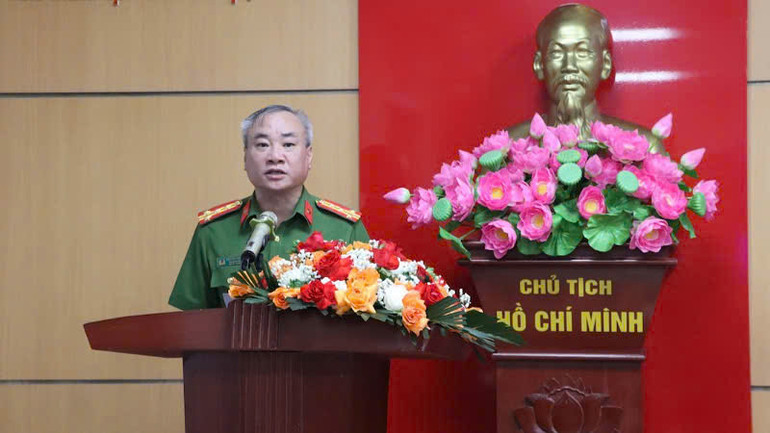 Đại tá Nguyễn Thuận, Phó Giám đốc Công an tỉnh Quảng Ninh phát biểu khai mạc kỳ thi sát hạch.