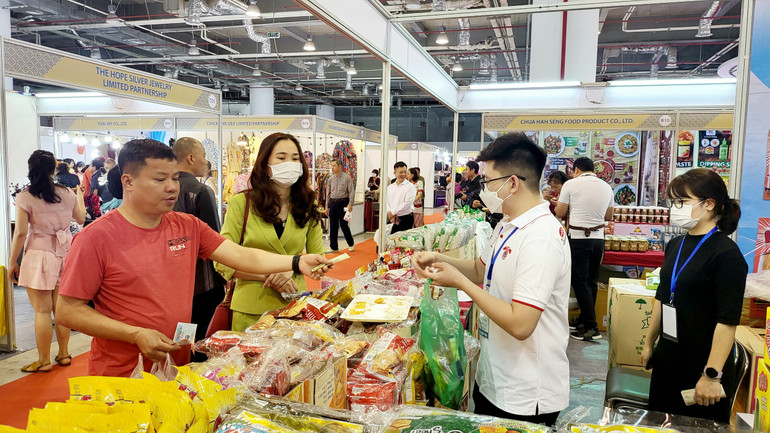 Đời sống của người dân Quảng Ninh từ nông thôn, miền núi đến thành thị đã được cải thiện và nâng lên rõ rệt. Đời sống của người dân Quảng Ninh từ nông thôn, miền núi đến thành thị đã được cải thiện và nâng lên rõ rệt.