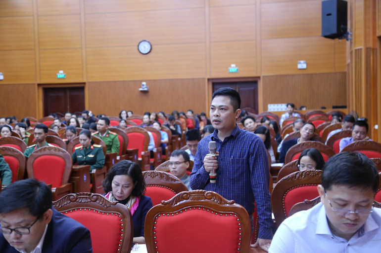 Cử tri thành phố Hạ Long kiến nghị, đề xuất các vấn đề quan tâm đến Đoàn Đại biểu Quốc hội tỉnh Quảng Ninh.