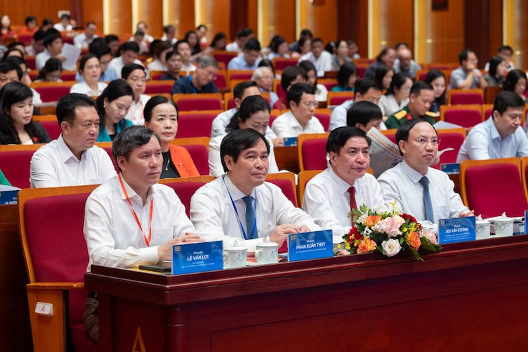 Các đại biểu tham dự hội thảo.