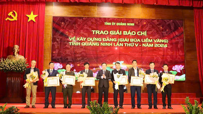 Các tập thể có thành tích xuất sắc trong việc tuyên truyền, vận động, tổ chức, hướng ứng tham gia Giải báo chí về xây dựng Đảng tỉnh Quảng Ninh lần thứ V, năm 2024 được trao tặng Bằng khen của Ban Thường vụ Tỉnh ủy.