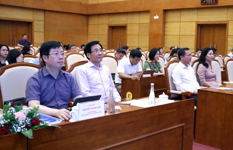 Các đại biểu tham dự hội nghị.