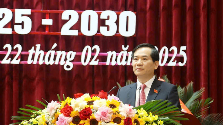 Bí thư Thành ủy Hạ Long Vũ Quyết Tiến phát biểu khai mạc đại hội. Bí thư Thành ủy Hạ Long Vũ Quyết Tiến phát biểu khai mạc đại hội.