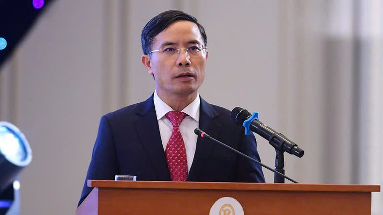 Chủ tịch Ủy ban nhân dân tỉnh Quảng Ninh Phạm Đức Ấn phát biểu tại diễn đàn.