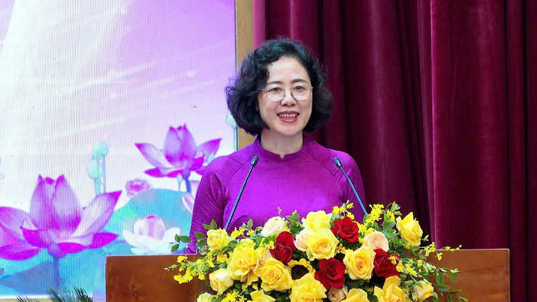 Phó Bí thư Thường trực Thành ủy Hạ Long Vũ Thị Mai Anh phát biểu tại Hội nghị.