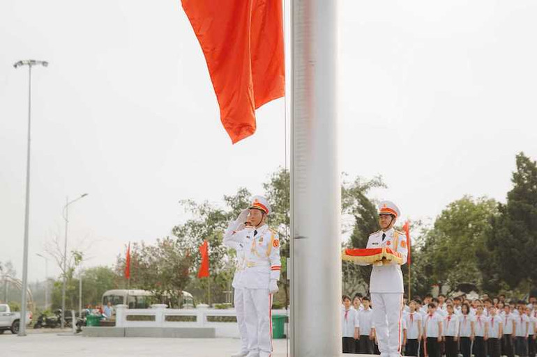 Lễ thượng cờ trên đảo Cô Tô diễn ra trong không khí trang nghiêm hướng về kỷ niệm 50 năm Ngày Giải phóng miền nam, thống nhất đất nước (30/4/1975-30/4/2025).