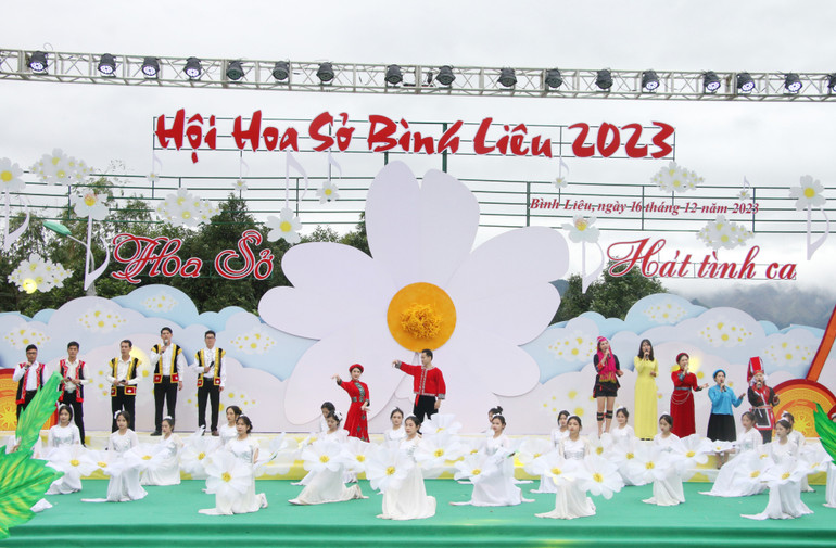 Chương trình nghệ thuật mang đậm dấu ấn truyền thống của đồng bào các dân tộc thiểu số của huyện Bình Liêu.