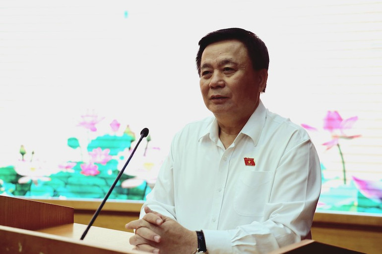 Đồng chí Nguyễn Xuân Thắng phát biểu tại buổi tiếp xúc với cử tri thị xã Đông Triều, tỉnh Quảng Ninh.