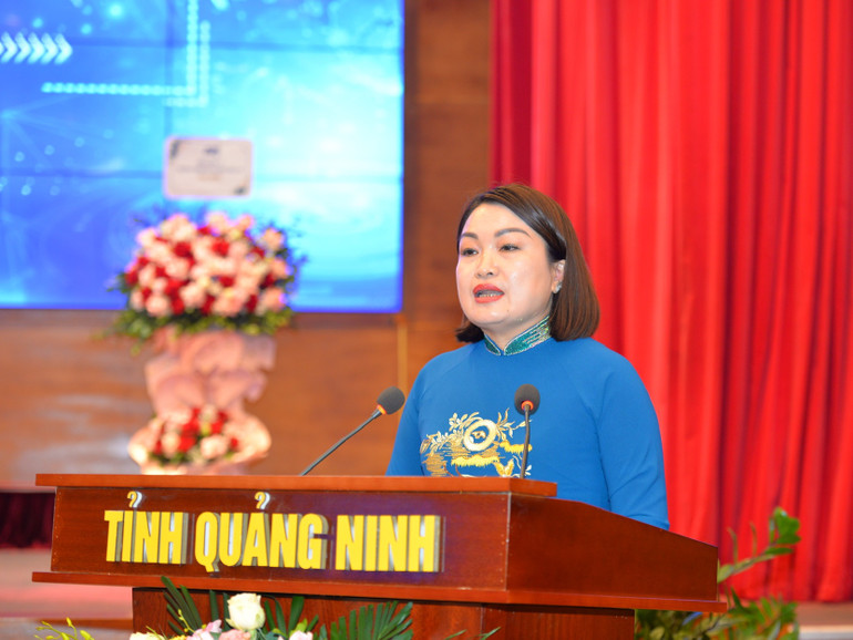 Phó Tổng Biên tập Báo Tuyên Quang Nguyễn Thị Hoài Yên tham luận tại hội thảo. Phó Tổng Biên tập Báo Tuyên Quang Nguyễn Thị Hoài Yên tham luận tại hội thảo.