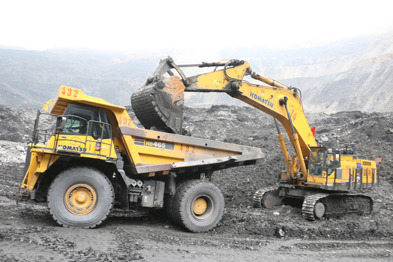 Bốc xúc xuống sâu tại Moong của Công ty Than Cọc sáu. Bốc xúc xuống sâu tại Moong của Công ty Than Cọc sáu.