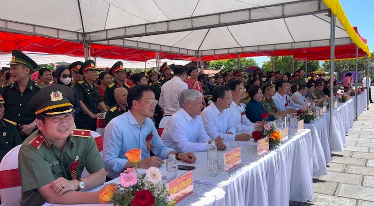 Các đại biểu tham dự lễ phát động Toàn dân bảo vệ an ninh tổ quốc tại phường Cửa Ông, thành phố Cẩm Phả, tỉnh Quảng Ninh.