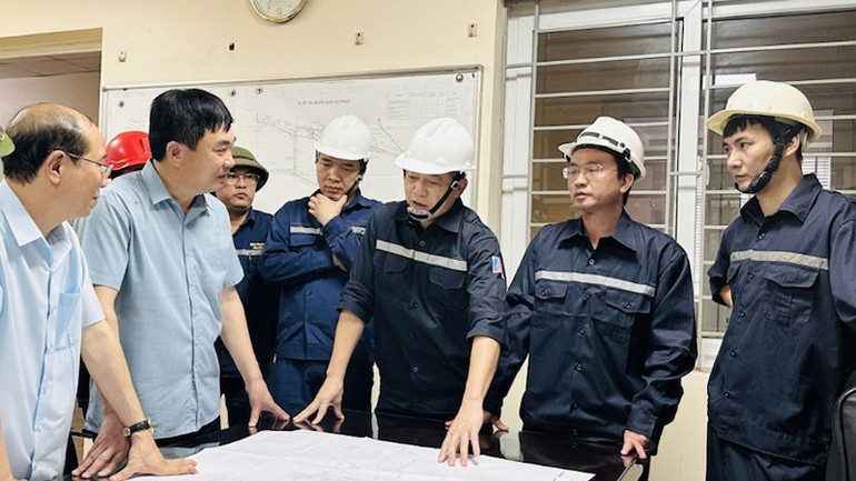 Lãnh đạo TKV chỉ đạo công tác khắc phục bão số 3 tại Công ty Cổ phần than Núi Béo.