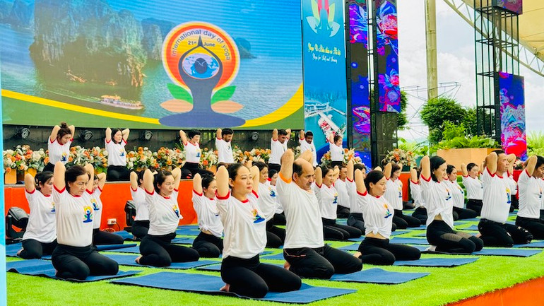 Các Yogi thực hiện thao thức.