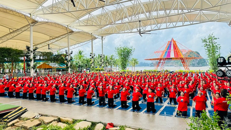 Các Yogi thực hiện thao thức.