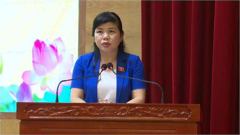 Bà Nguyễn Thị Thu Hà, Phó Trưởng Đoàn đại biểu Quốc hội tỉnh Quảng Ninh cũng thông tin kết quả giải quyết kiến nghị của cử tri Quảng Ninh trước và sau Kỳ họp thứ 5, Quốc hội khóa XV.