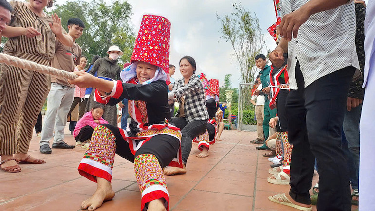 Nhiều trò chơi dân gian, các hoạt động thể thao, văn nghệ được tổ chức trong ngày hội kiêng gió ở huyện Bình Liêu.
