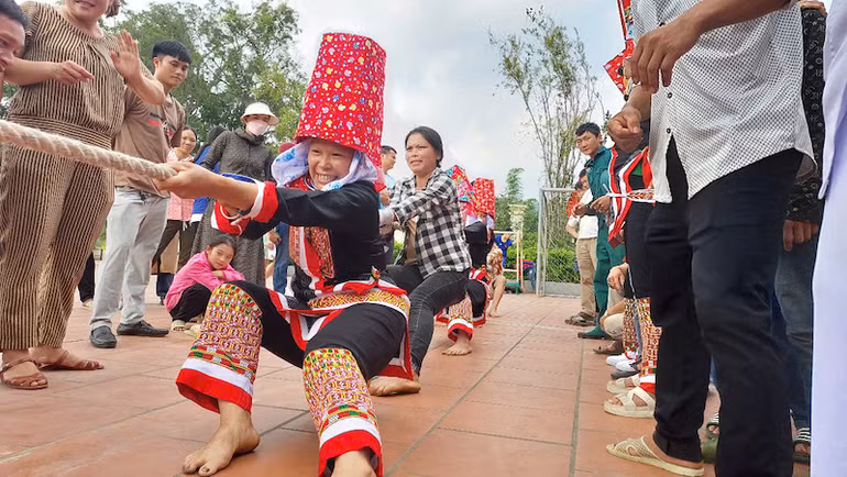 Nhiều trò chơi dân gian, các hoạt động thể thao, văn nghệ được tổ chức trong ngày hội kiêng gió ở huyện Bình Liêu.
