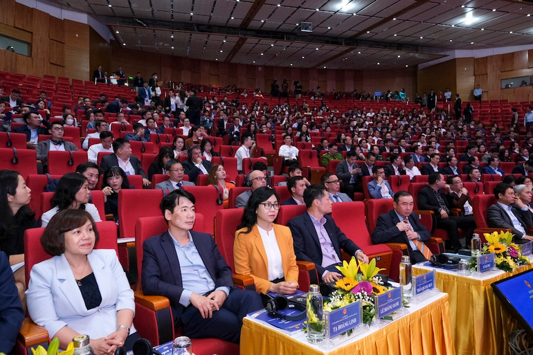 Các đại biểu tham dự hội nghị.