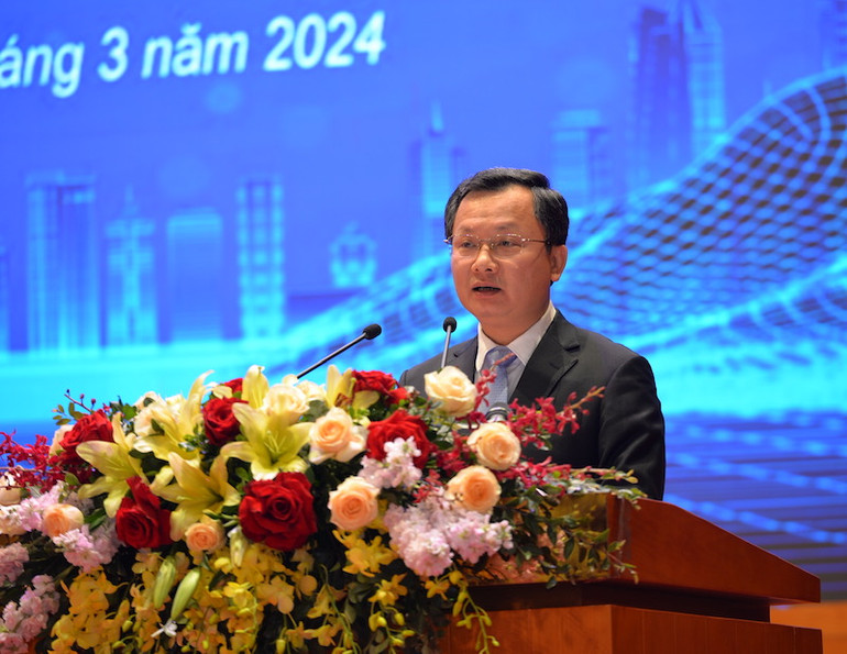 Chủ tịch Ủy ban nhân dân tỉnh Quảng Ninh Cao Tường Huy phát biểu tại Hội nghị.