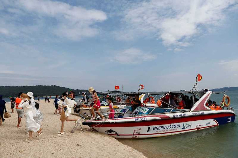 Các điểm du lịch trải nghiệm, sinh thái trên đảo Cô Tô hút khách du lịch trong dịp nghỉ lễ.