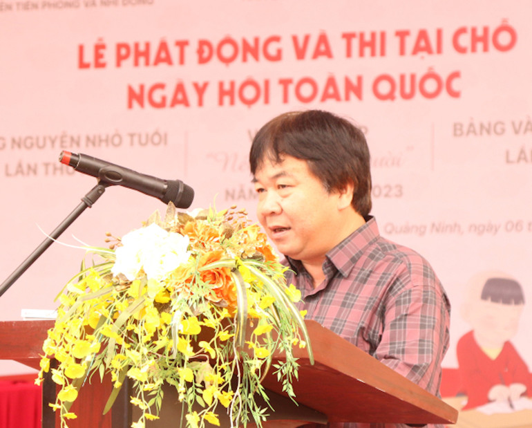 Đại diện Báo Thiếu niên Tiền phong và Nhi đồng phát biểu tại hội thi.