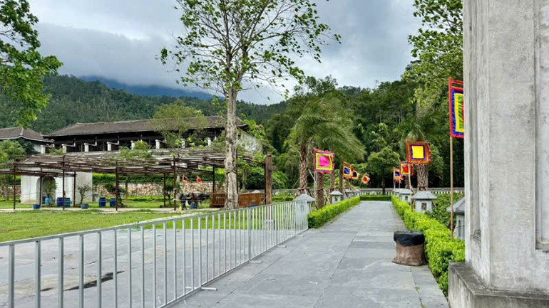 Các tuyến đường để tăng ni, Phật tử, nhân dân và du khách thập phương đến chiêm bái xá lợi Đức Phật đã được phân luồng, bảo đảm an ninh, trật tự.