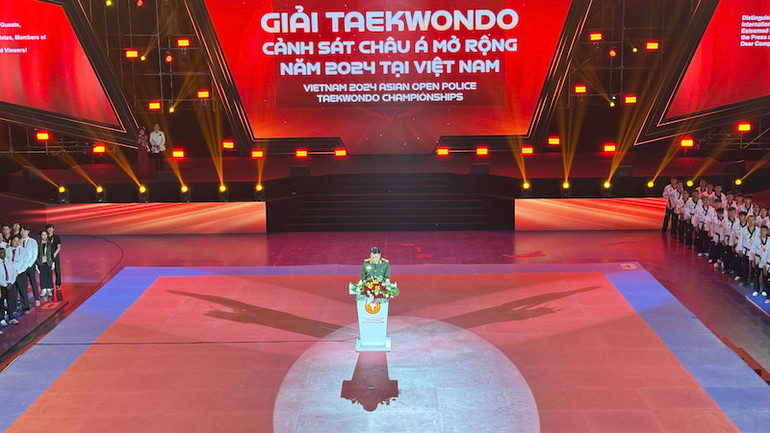 Bộ Trưởng Công an Lương Tam Quang phát biểu tại lễ khai mạc.