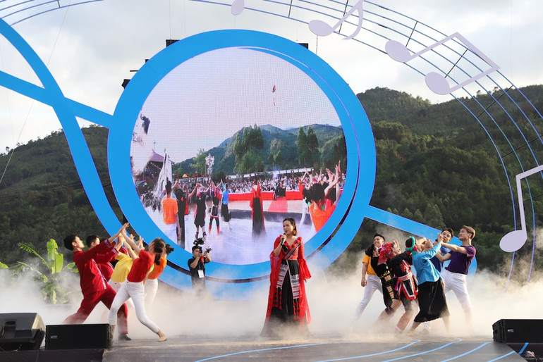 Chương trình nghệ thuật đặc sắc tại khai mạc Ngày hội Văn hóa-Thể thao các dân tộc huyện Bình Liêu 2023.