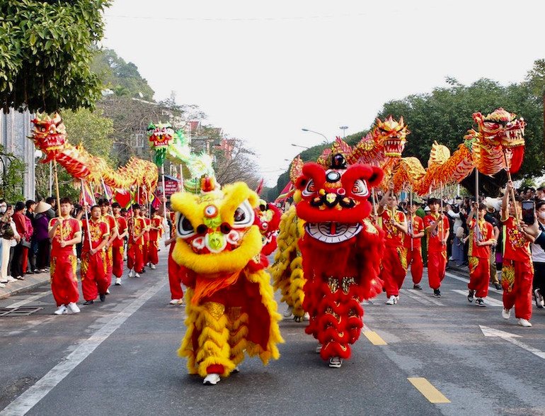 Lễ Hội Đền Cửa Ông được mở hằng năm vào ngày mồng 3 và 4/2 và mồng 3 và 4/8 âm lịch.