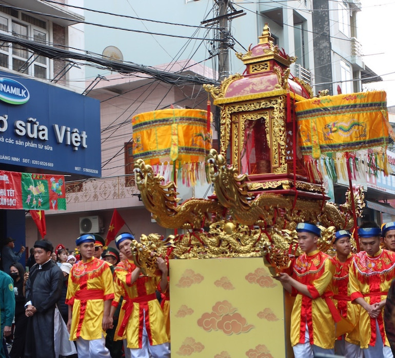 Lễ rước kiệu Đức Ông - Hưng Nhượng Đại Vương Trần Quốc Tảng.