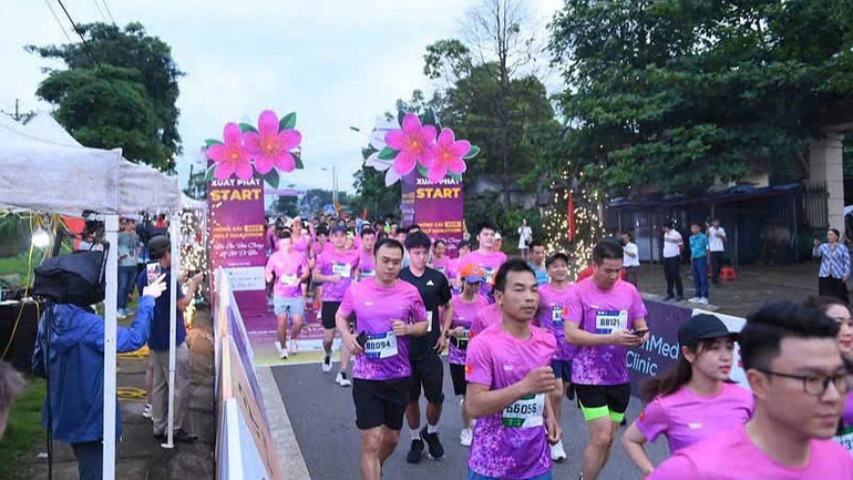 Các vận động viên tham gia Giải chạy “Harf Marathon 2025”.
