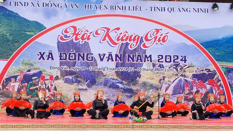 Hát then tại lễ hội kiêng gió của huyện Bình Liêu năm 2024.