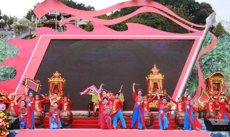 Màn trống hội tại lễ khai hội Đền Cửa Ông năm 2023.