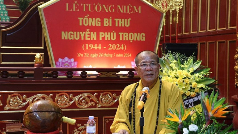 Thượng toạ Thích Đạo Hiển trình bày văn tưởng niệm. Thượng toạ Thích Đạo Hiển trình bày văn tưởng niệm.