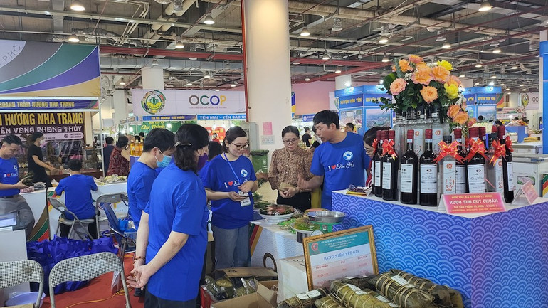 Nhiều sản phẩm OCOP của các địa phương trong tỉnh Quảng Ninh có chất lượng cao, thu hút người tiêu dùng.