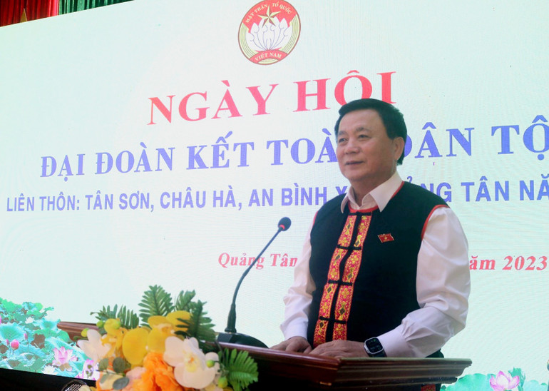 Đồng chí Nguyễn Xuân Thắng phát biểu tại Ngày hội Đại đoàn kết toàn dân tộc ở thôn Tân Sơn, xã Quảng Tân, huyện Đầm Hà, tỉnh Quảng Ninh.