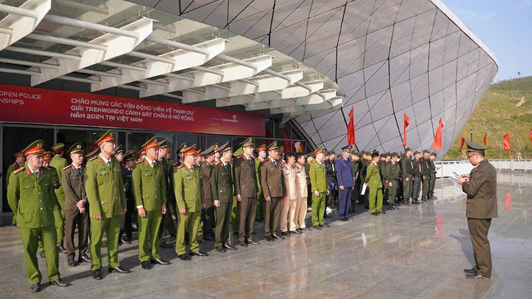 Các lực lượng triển khai phương án bảo đảm an ninh trật tự cho Lễ khai mạc Giải đấu.